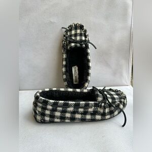 MINT - MINNETONKA FABRIC DRIVING  MOCCASINS (sz 6)